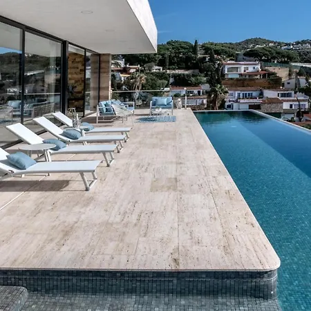 Villa Exclusive Beachfront With Majestic Sea Views, 1001 Lloret de Mar