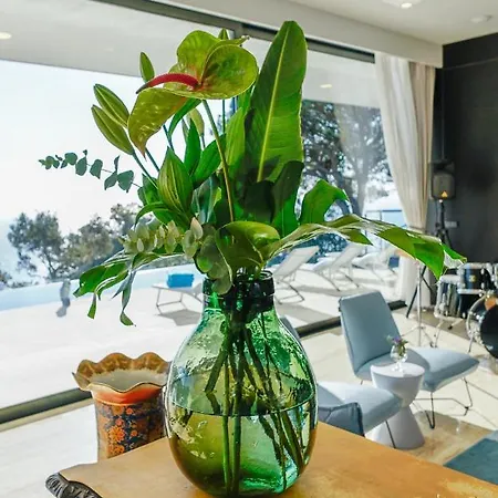 Exclusive Beachfront With Majestic Sea Views, 1001