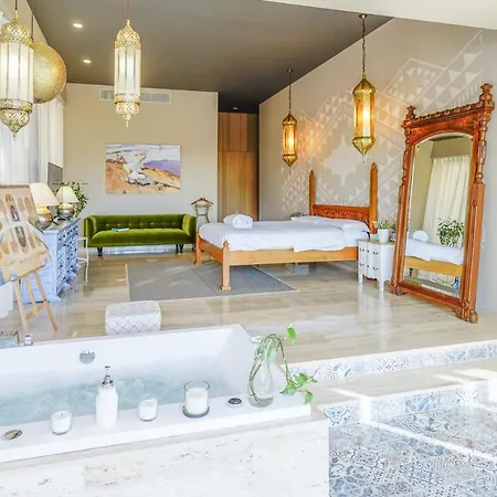 Exclusive Beachfront With Majestic Sea Views, 1001 Villa Lloret de Mar