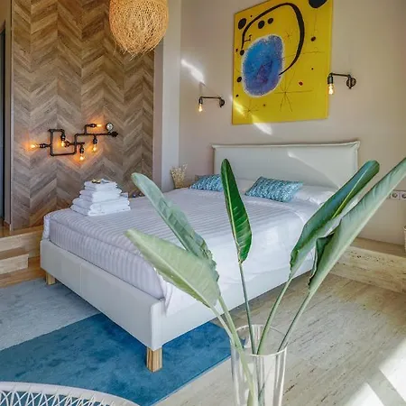 Villa Exclusive Beachfront With Majestic Sea Views, 1001 *