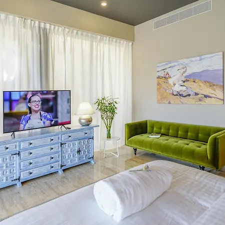 Exclusive Beachfront With Majestic Sea Views, 1001 *