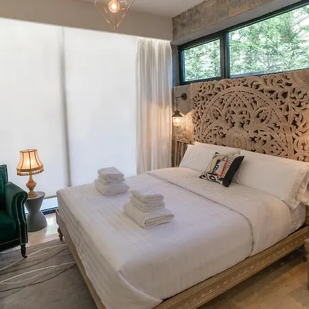 Exclusive Beachfront With Majestic Sea Views, 1001 *