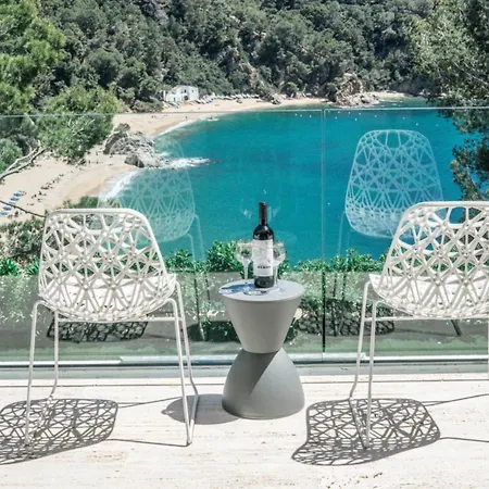 Villa Exclusive Beachfront With Majestic Sea Views, 1001 *