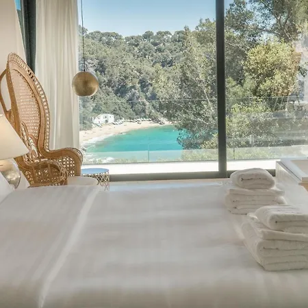 Exclusive Beachfront With Majestic Sea Views, 1001 * Lloret de Mar