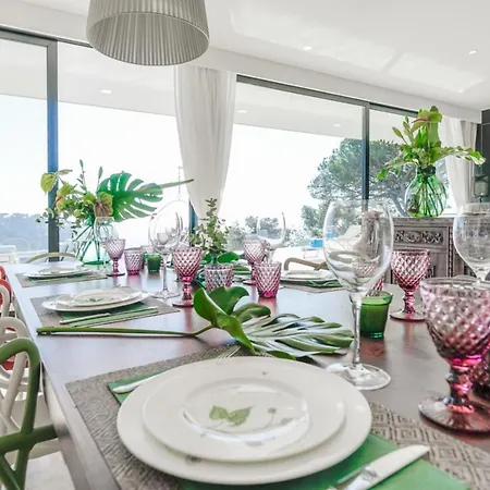 Villa Exclusive Beachfront With Majestic Sea Views, 1001 *